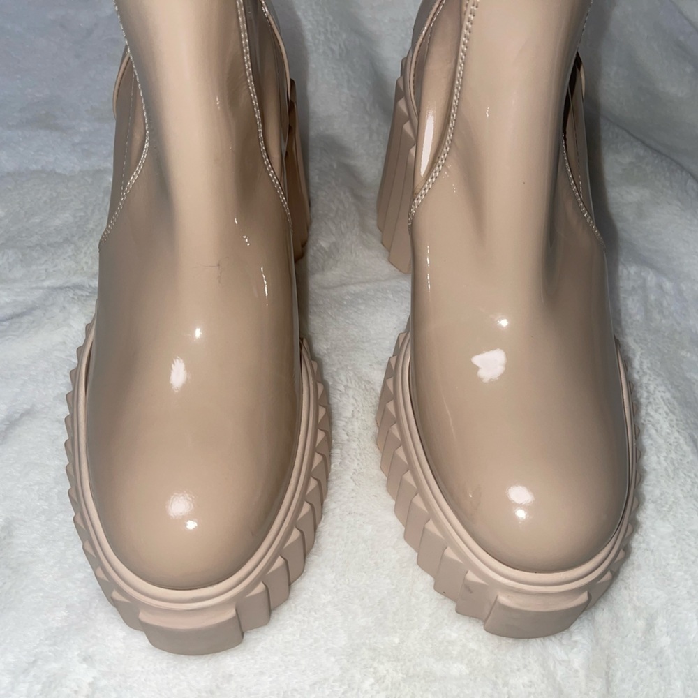 AGL Tiggy Stretch Patent Bootie NWOT - Picture 5 of 10
